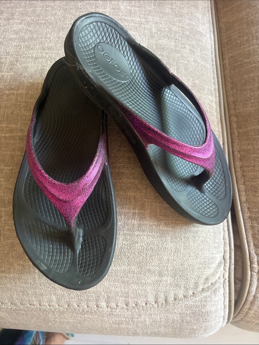 Magenta/hot pink. Oofos  size 7 Black Footbed with Pink Glitter Strap Flip Flops
